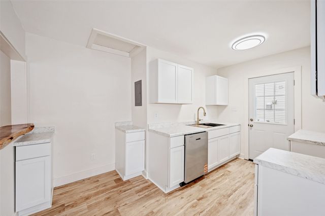 39 Hillside Avenue, Des Moines, IA 50315