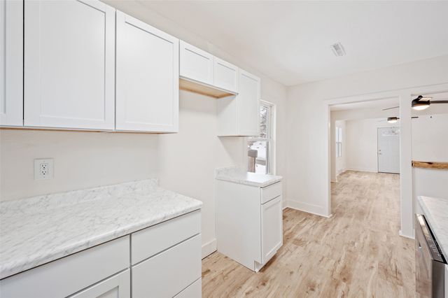 39 Hillside Avenue, Des Moines, IA 50315