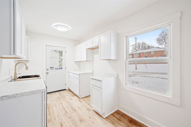 39 Hillside Avenue, Des Moines, IA 50315