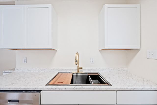 39 Hillside Avenue, Des Moines, IA 50315