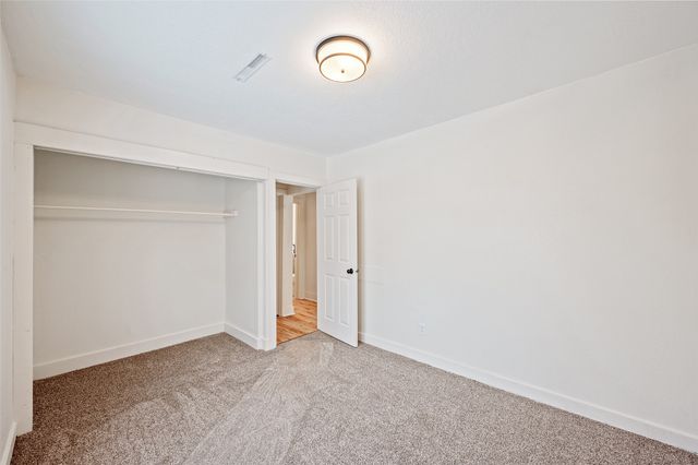 39 Hillside Avenue, Des Moines, IA 50315