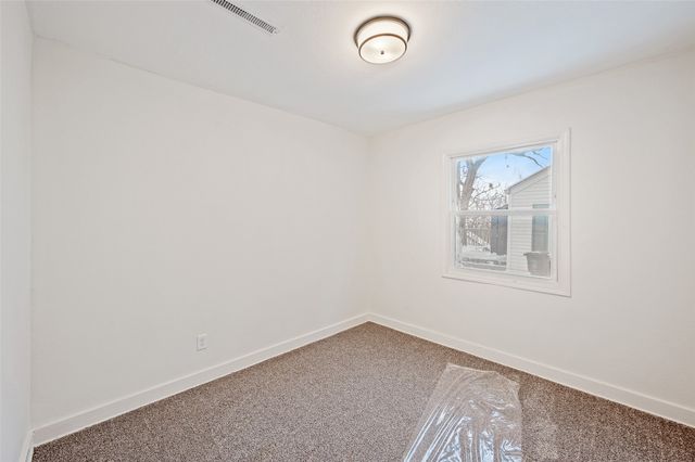 39 Hillside Avenue, Des Moines, IA 50315