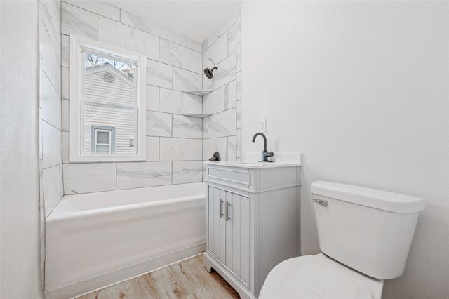 39 Hillside Avenue, Des Moines, IA 50315