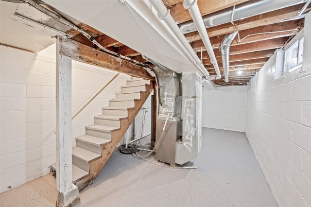 39 Hillside Avenue, Des Moines, IA 50315