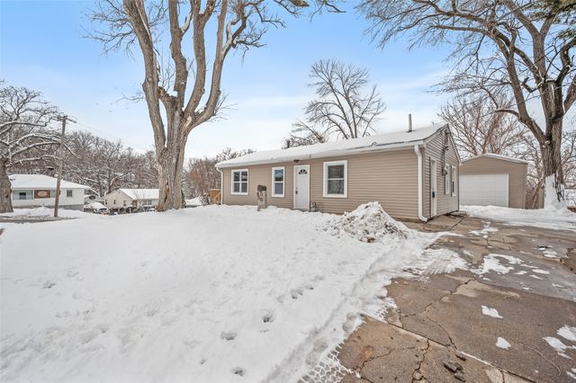 39 Hillside Avenue, Des Moines, IA 50315