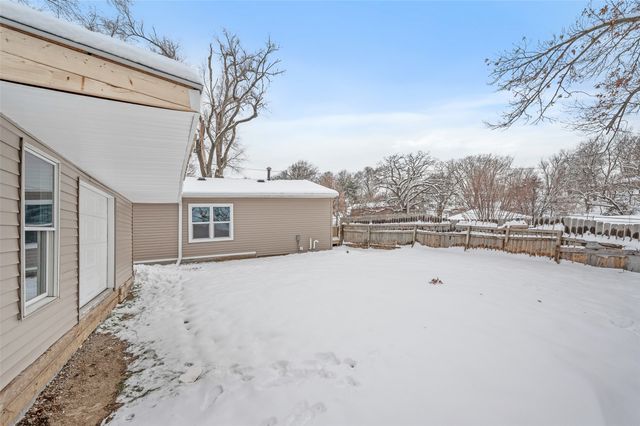 39 Hillside Avenue, Des Moines, IA 50315