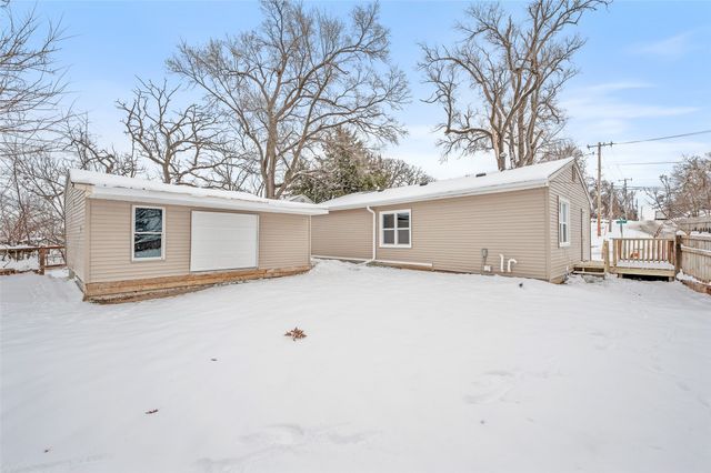 39 Hillside Avenue, Des Moines, IA 50315