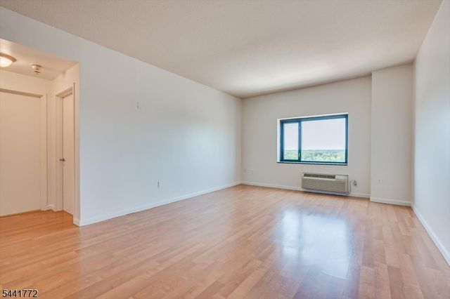 1 Carriage City Plz 1220, Rahway City, NJ 07065