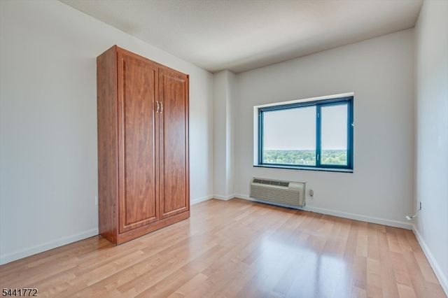1 Carriage City Plz 1220, Rahway City, NJ 07065