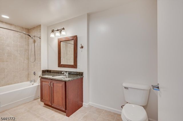 1 Carriage City Plz 1220, Rahway City, NJ 07065