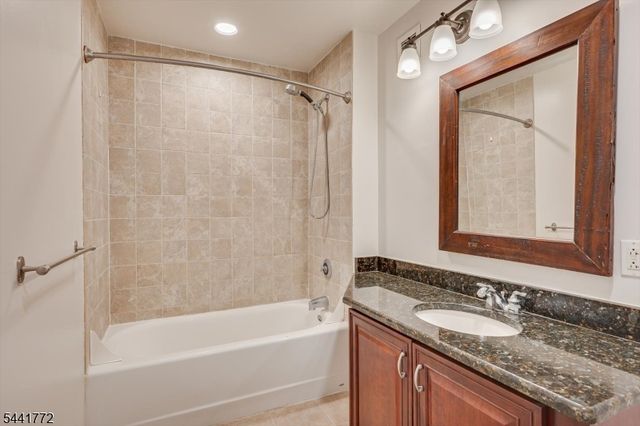 1 Carriage City Plz 1220, Rahway City, NJ 07065