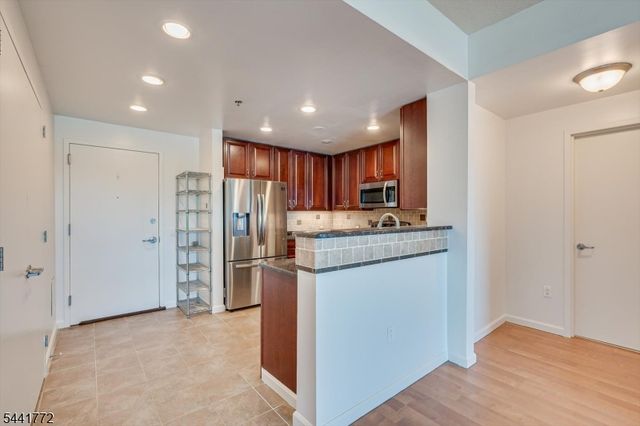 1 Carriage City Plz 1220, Rahway City, NJ 07065