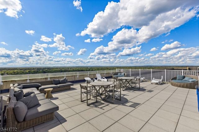 1 Carriage City Plz 1220, Rahway City, NJ 07065
