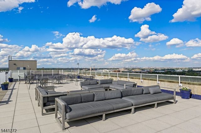 1 Carriage City Plz 1220, Rahway City, NJ 07065