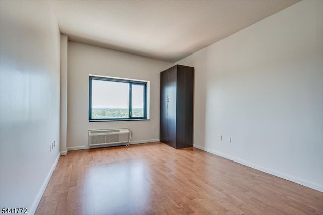 1 Carriage City Plz 1220, Rahway City, NJ 07065