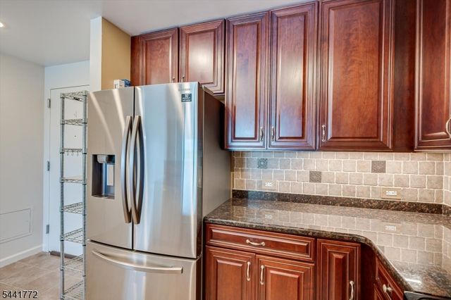 1 Carriage City Plz 1220, Rahway City, NJ 07065