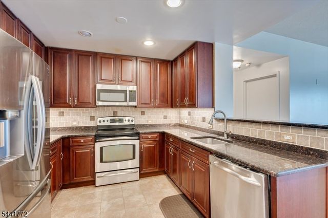 1 Carriage City Plz 1220, Rahway City, NJ 07065