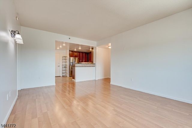 1 Carriage City Plz 1220, Rahway City, NJ 07065
