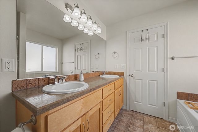 811 5th Avenue NE, Ephrata, WA 98823