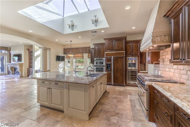 16 Anthem Pointe Court, Henderson, NV 89052