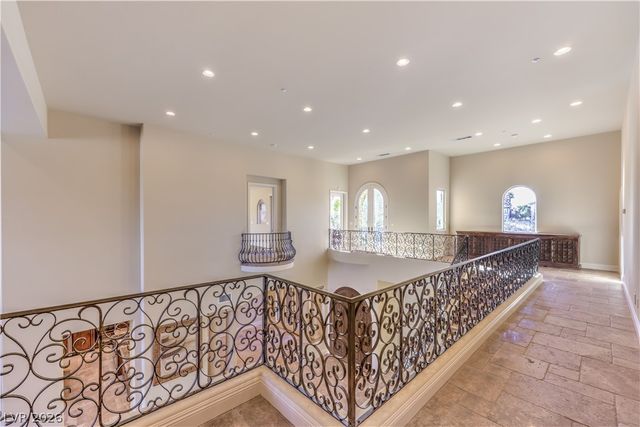 16 Anthem Pointe Court, Henderson, NV 89052