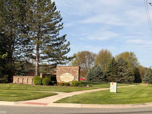 14715 Holly Ct Court, Macomb Twp, MI 48315