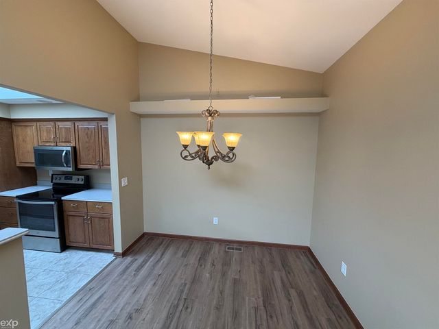 14715 Holly Ct Court, Macomb Twp, MI 48315