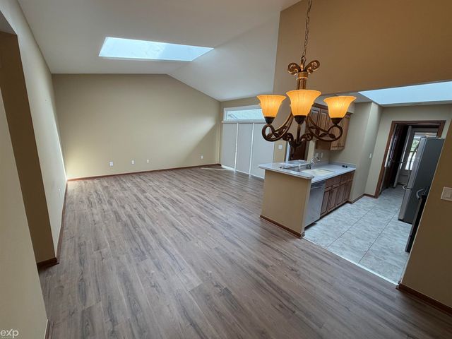 14715 Holly Ct Court, Macomb Twp, MI 48315