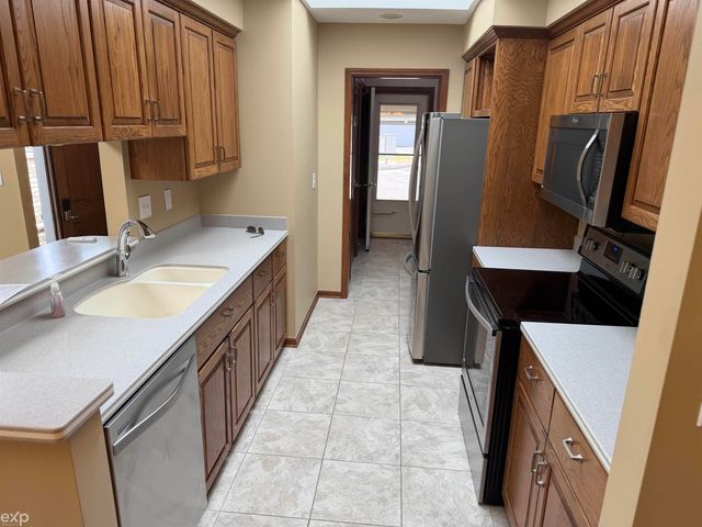 14715 Holly Ct Court, Macomb Twp, MI 48315