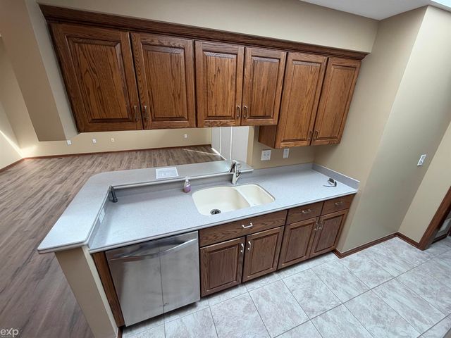 14715 Holly Ct Court, Macomb Twp, MI 48315