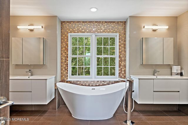 26 Chiswick Court, Jackson, NJ 08527