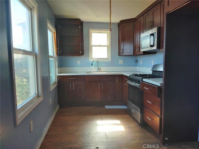 148 W C, Port Hueneme, CA 93041