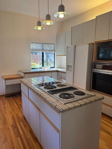 6410 Grant Ave, Carmichael, CA 95608