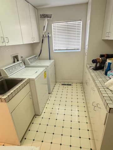6410 Grant Ave, Carmichael, CA 95608