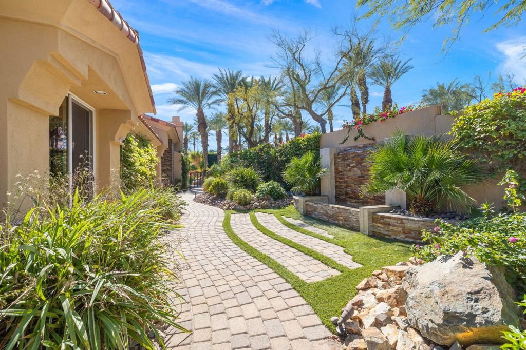 Image 10 of property listing at 435 Falcon View Circle, Palm Desert, CA 92211