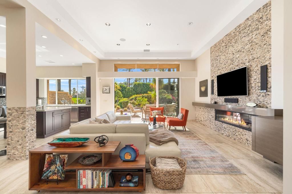 Image 18 of property listing at 435 Falcon View Circle, Palm Desert, CA 92211