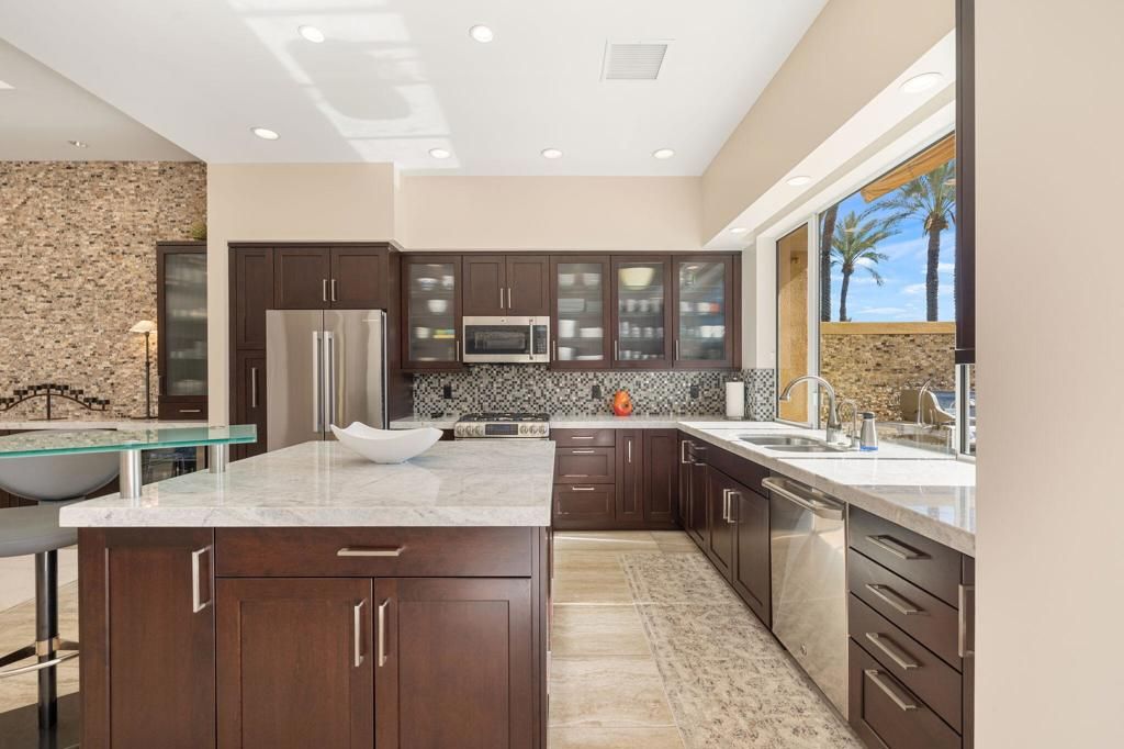 Image 20 of property listing at 435 Falcon View Circle, Palm Desert, CA 92211