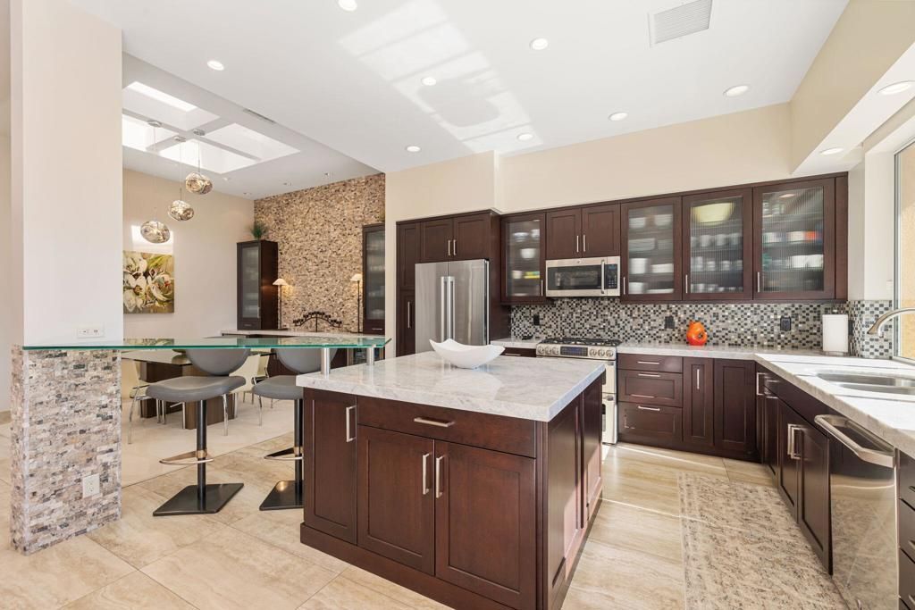 Image 24 of property listing at 435 Falcon View Circle, Palm Desert, CA 92211