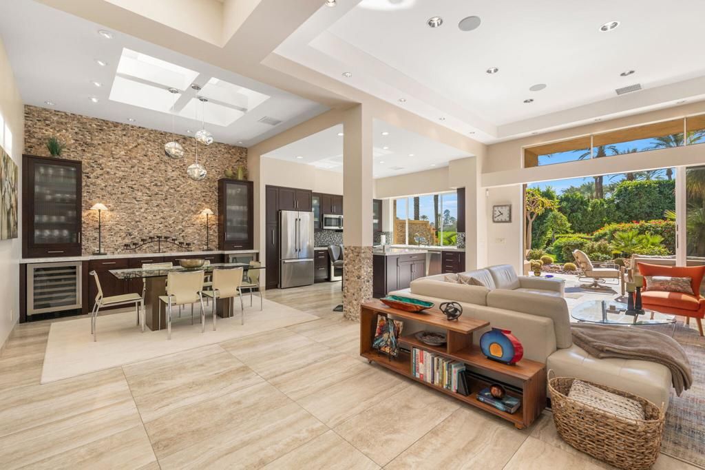 Image 25 of property listing at 435 Falcon View Circle, Palm Desert, CA 92211