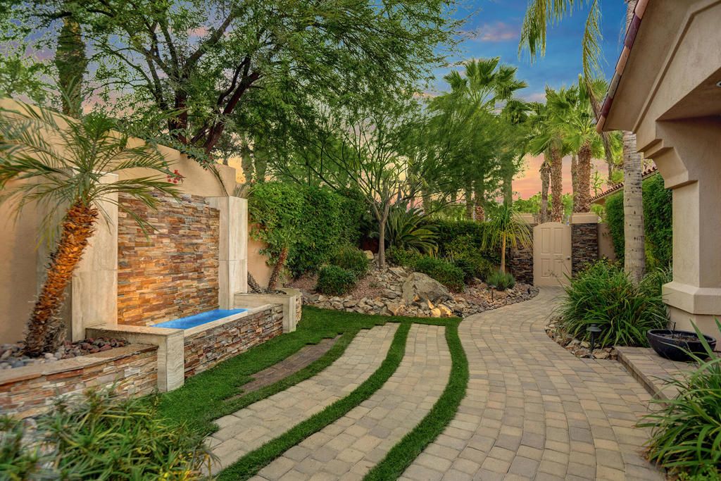 Image 5 of property listing at 435 Falcon View Circle, Palm Desert, CA 92211