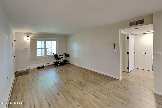 48E Cambridge Court, Lakewood, NJ 08701