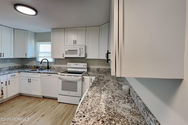 48E Cambridge Court, Lakewood, NJ 08701
