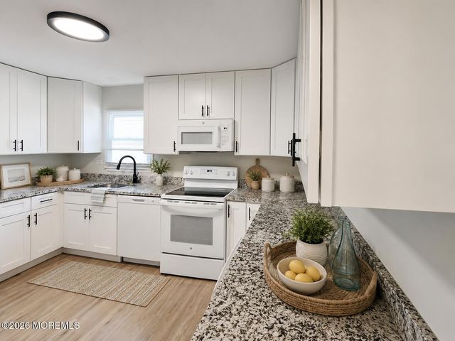 48E Cambridge Court, Lakewood, NJ 08701