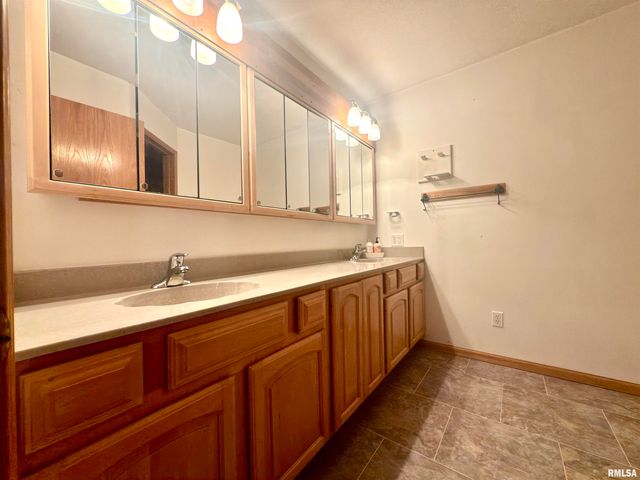 5158 LOVEJOY Road, Rochester, IL 62653