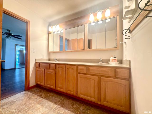 5158 LOVEJOY Road, Rochester, IL 62653