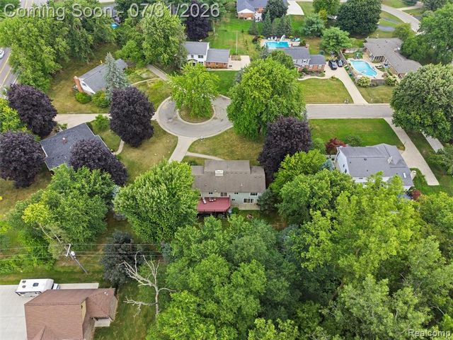 138 Aintree Road, Rochester, MI 48306