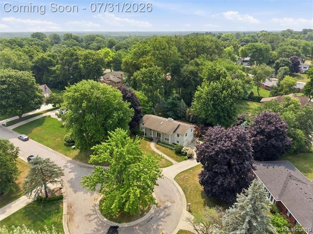 138 Aintree Road, Rochester, MI 48306