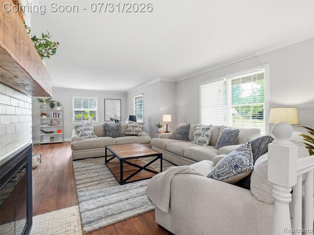 138 Aintree Road, Rochester, MI 48306