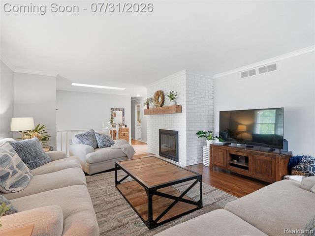 138 Aintree Road, Rochester, MI 48306