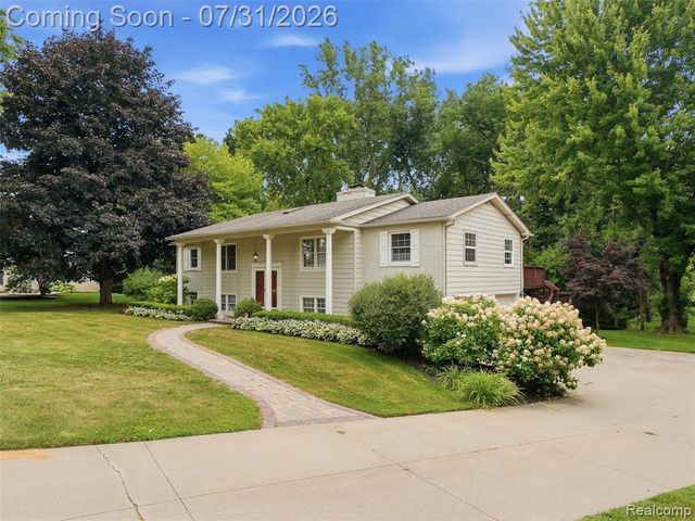 138 Aintree Road, Rochester, MI 48306